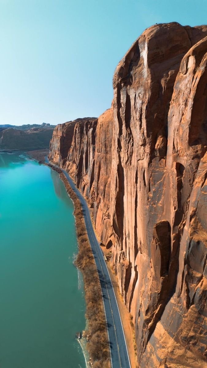 Cañón y aguas turquesa durante el viaje a Utah