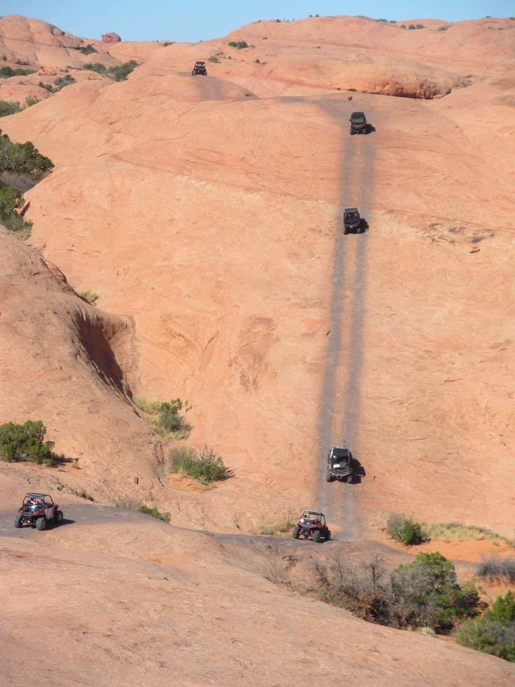 Ruta en vehículo por el desierto de Utah