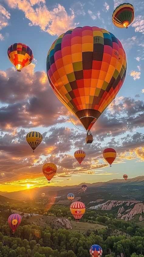 Globo aerostático sobre el paisaje de Utah
