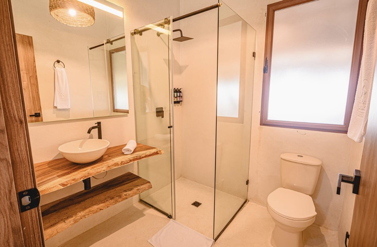 Baño completo de la villa